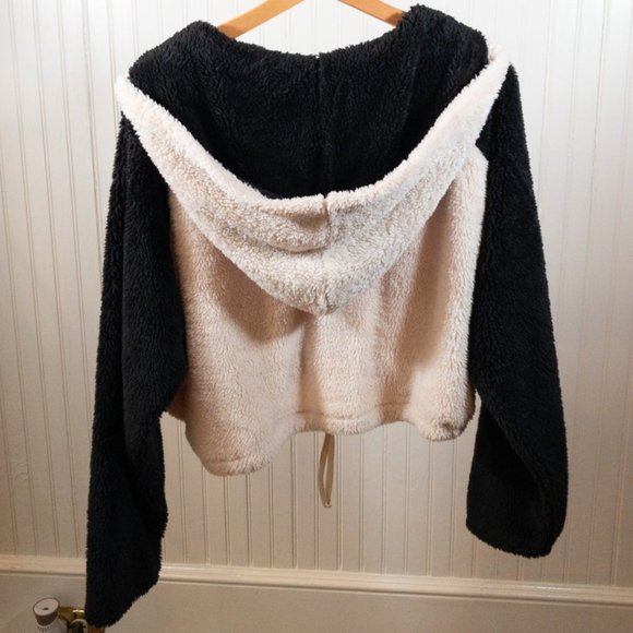 NWOT Urban Outfitters Black Cropped Slouchy Drawstring Hoodie - Picture 5 of 9